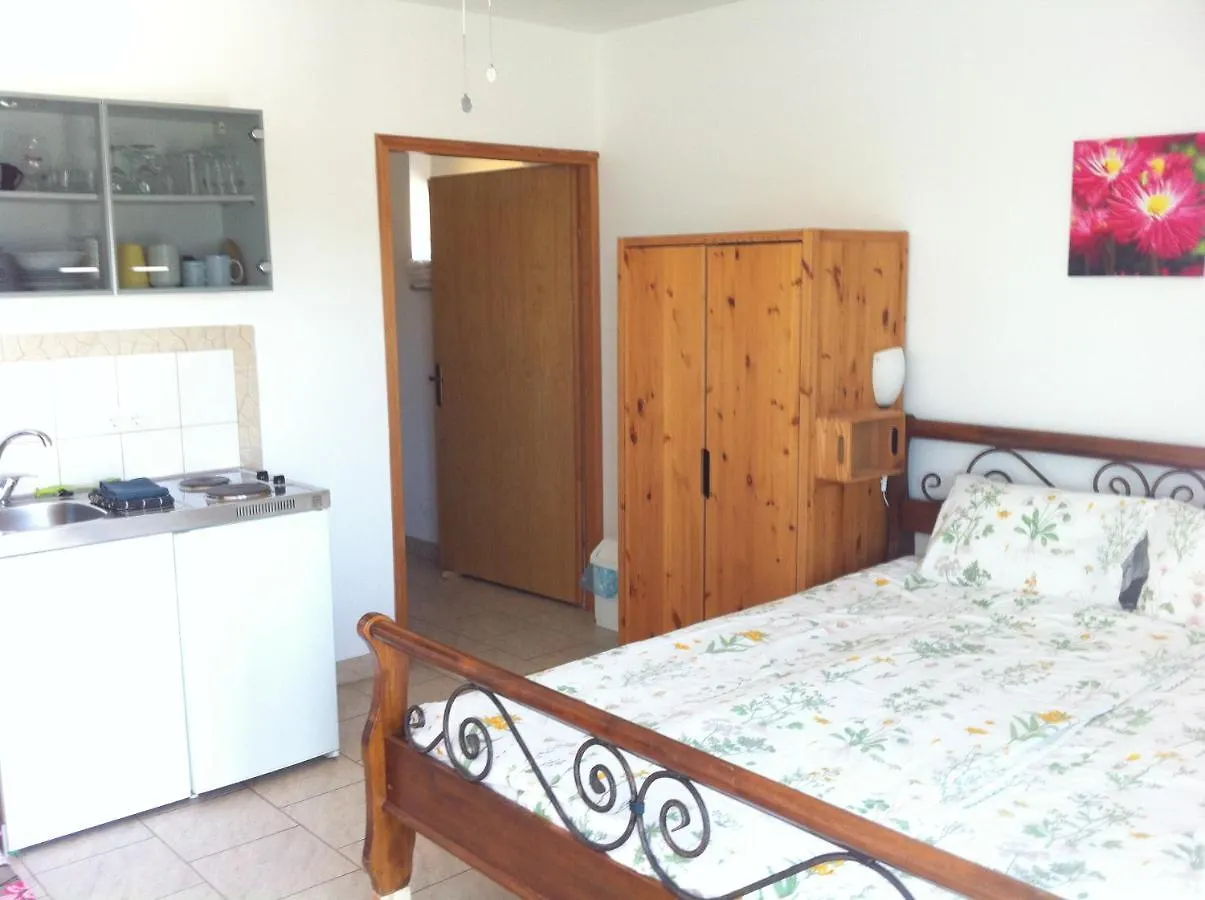Apartamento Deltas Appartmani Banjol 0*,  Croacia